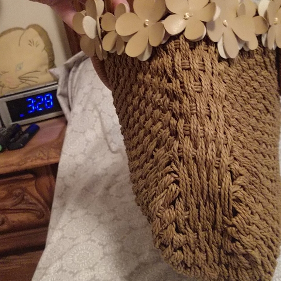 Brown Jute Handbag 👜 w/Round Wooden Handles - Picture 8 of 9